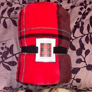 NWT Victoria’s Secret Sherpa Blanket
